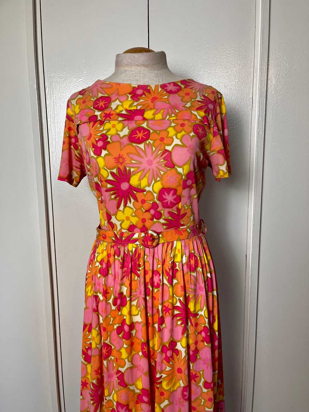 Vintage 1960's Flower-Power Fit n Flare Nylon Mid… - image 3