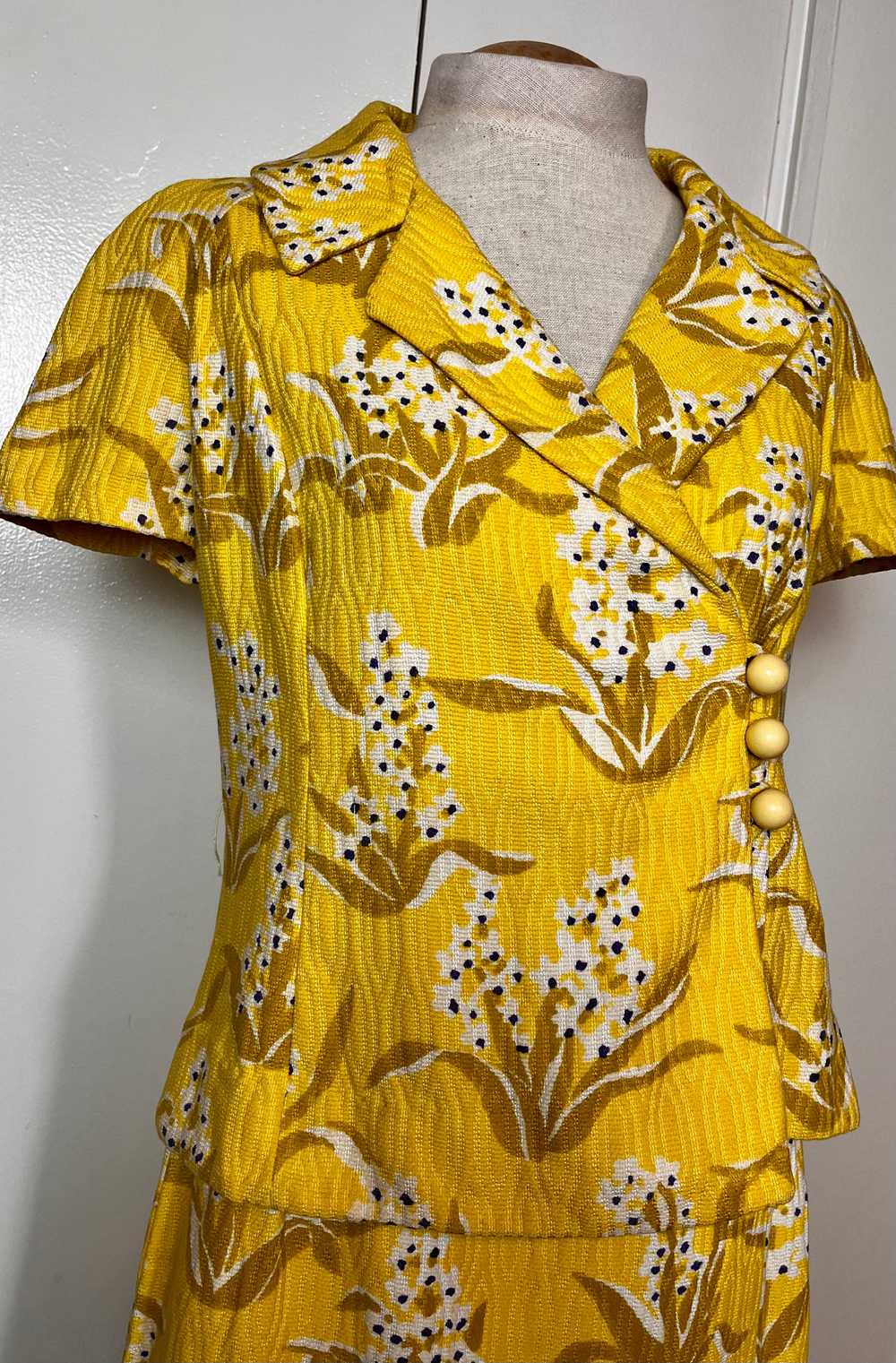 Vintage 1960’s Yellow Hydrangea-Print Tweed Two-P… - image 2