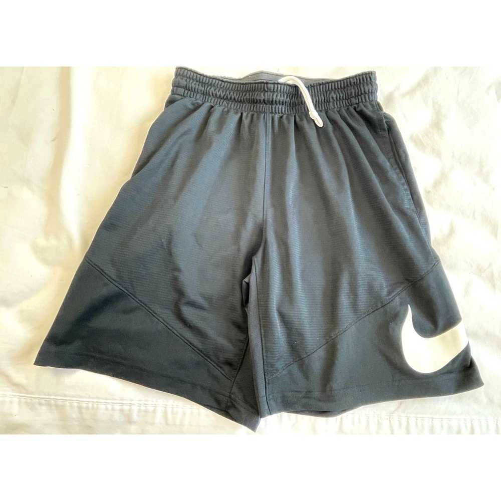 Nike Nike Boys Black Polyester Athletic Shorts Sz… - image 1