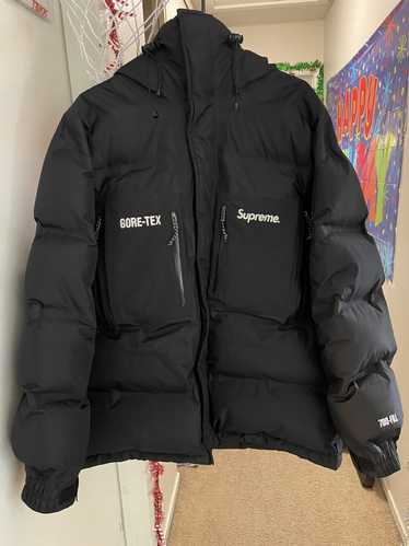 Supreme New York Yankees GORE-TEX 700 Fill Down Jacket FW 21 - Large