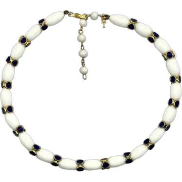 Vintage trifari white bead - Gem