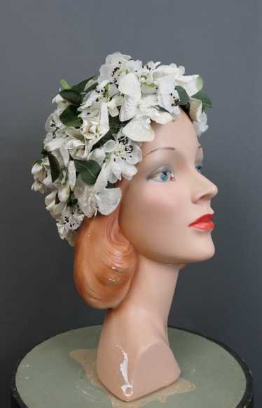 Vintage White Floral Hat with Green Leaves, 1960s 