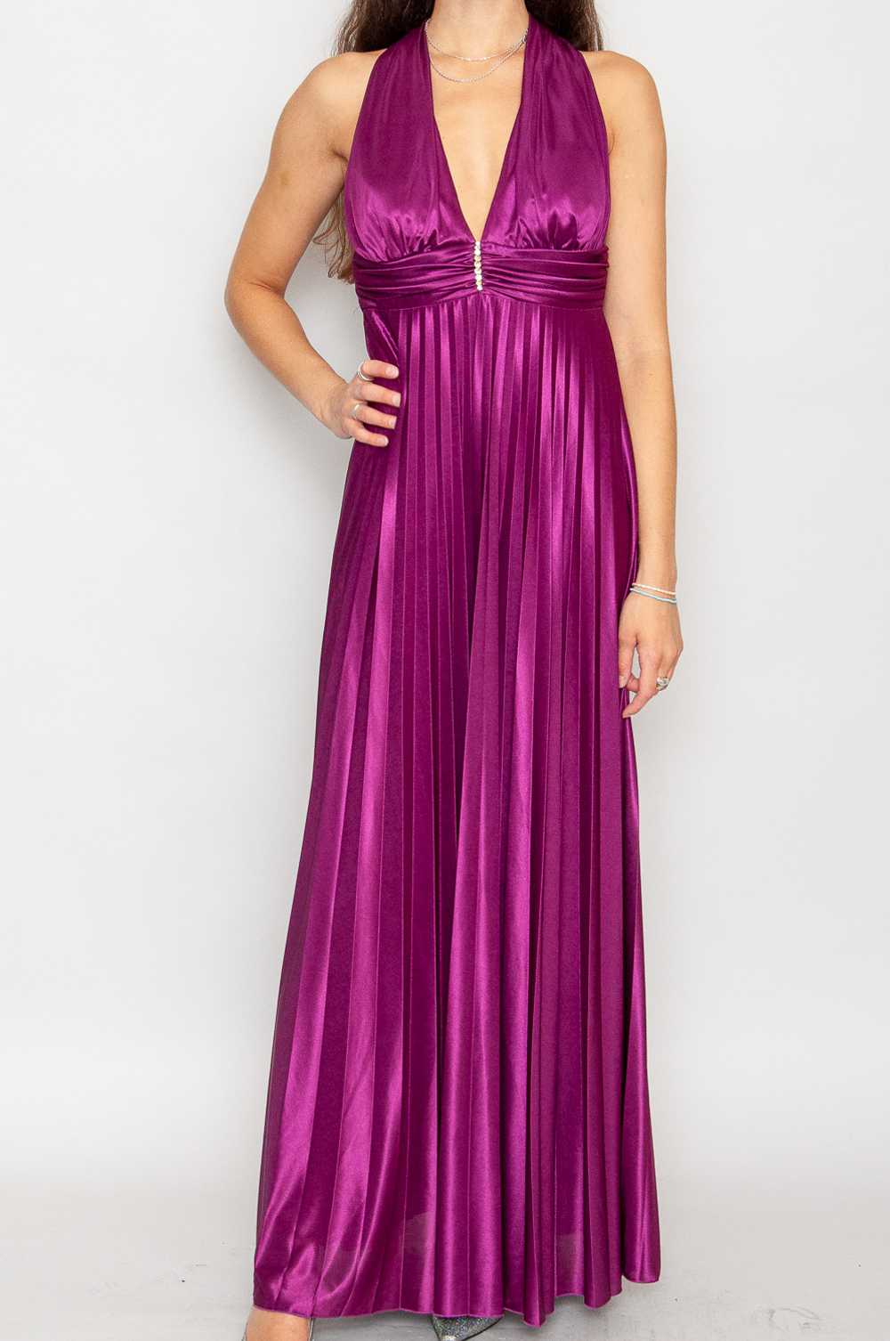 Shimmering Satin Evening Dress With Pleated Skirt… - image 4