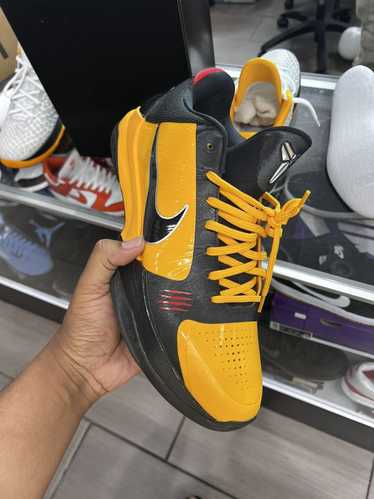 Nike Bruce lee