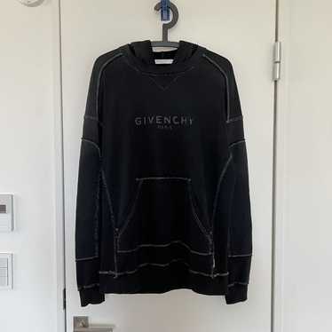 Givenchy Black GV World Tour Sweatshirt – Savonches