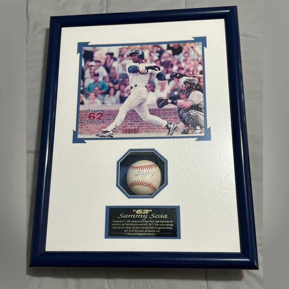 MLB Sammy Sosa **SIGNED* baseball shadow box 2002… - image 2