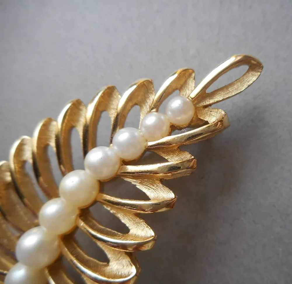 Crown Trifari Pin Vintage Faux Pearls Leaf Open L… - image 4