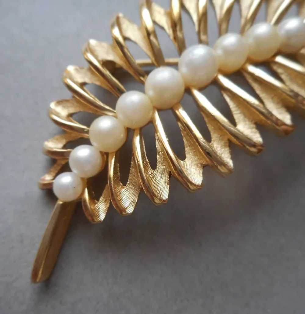 Crown Trifari Pin Vintage Faux Pearls Leaf Open L… - image 5