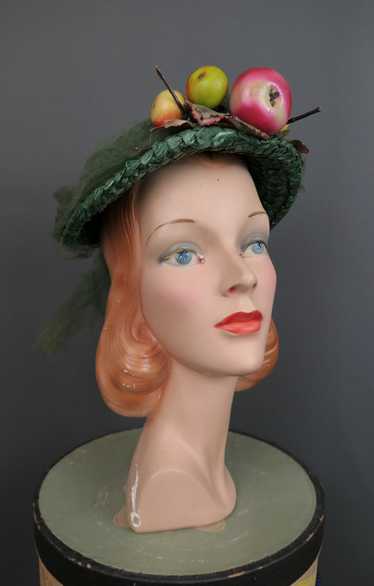 Vintage 1930s Green Straw Hat with Apples Fruit an
