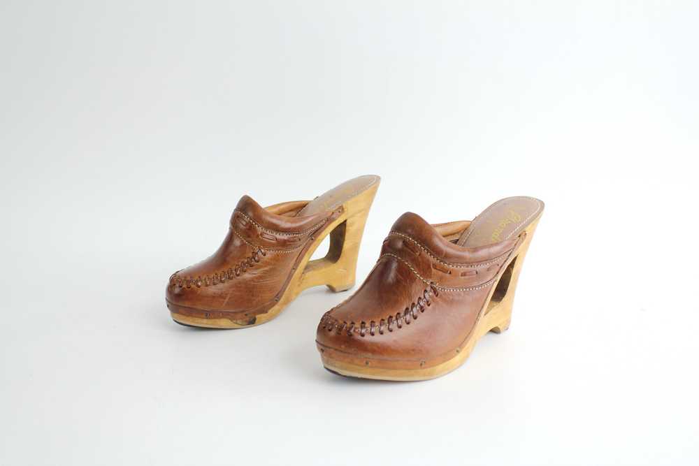 Vintage 1970s Whipstitch Leather Slide Platform C… - image 3