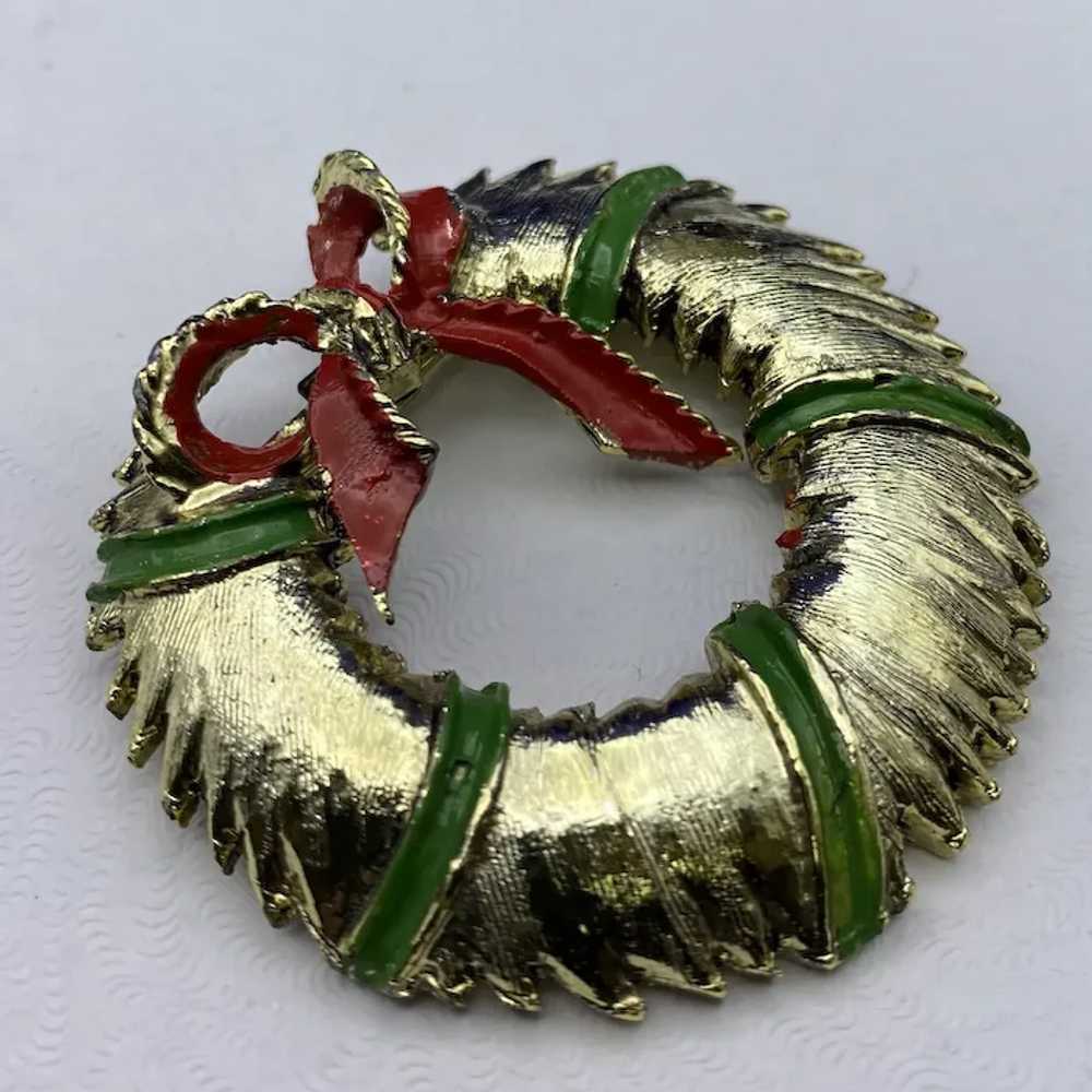 Shiny Enameled Christmas Wreath Pin / Brooch Ribb… - image 4
