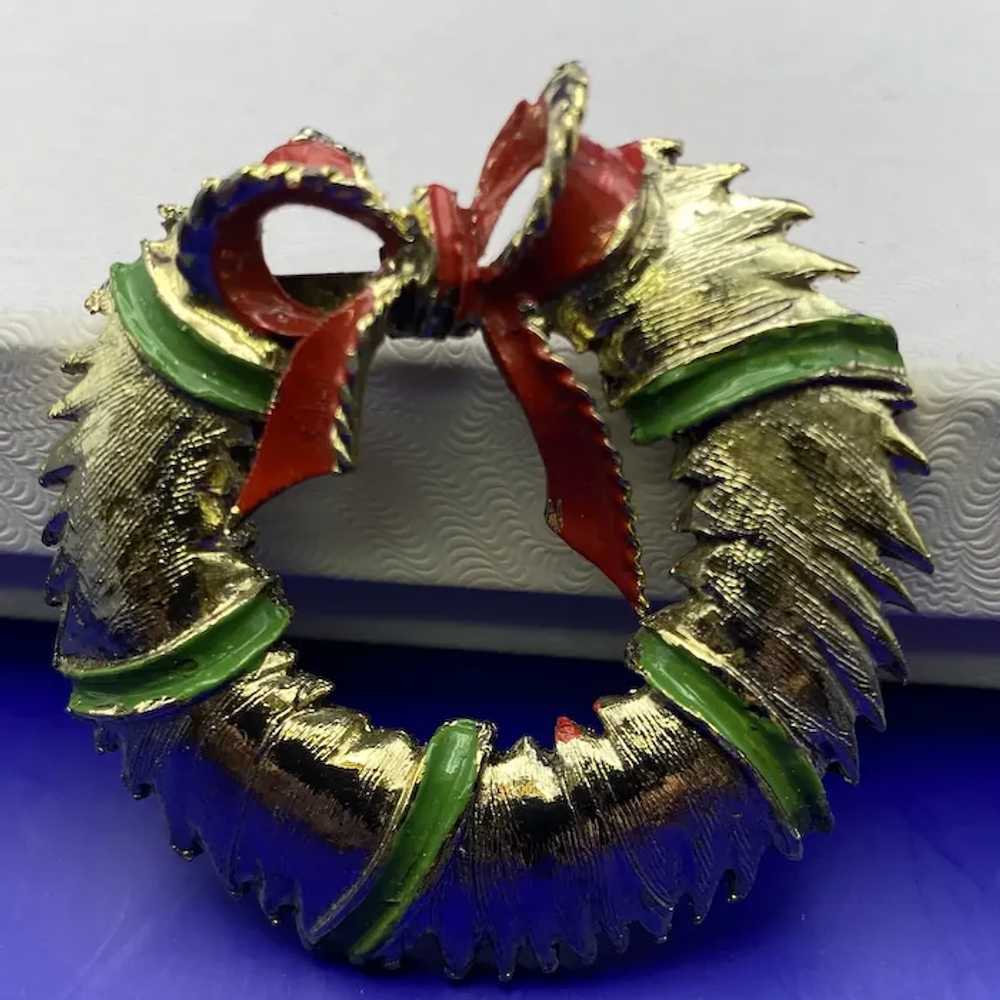 Shiny Enameled Christmas Wreath Pin / Brooch Ribb… - image 6