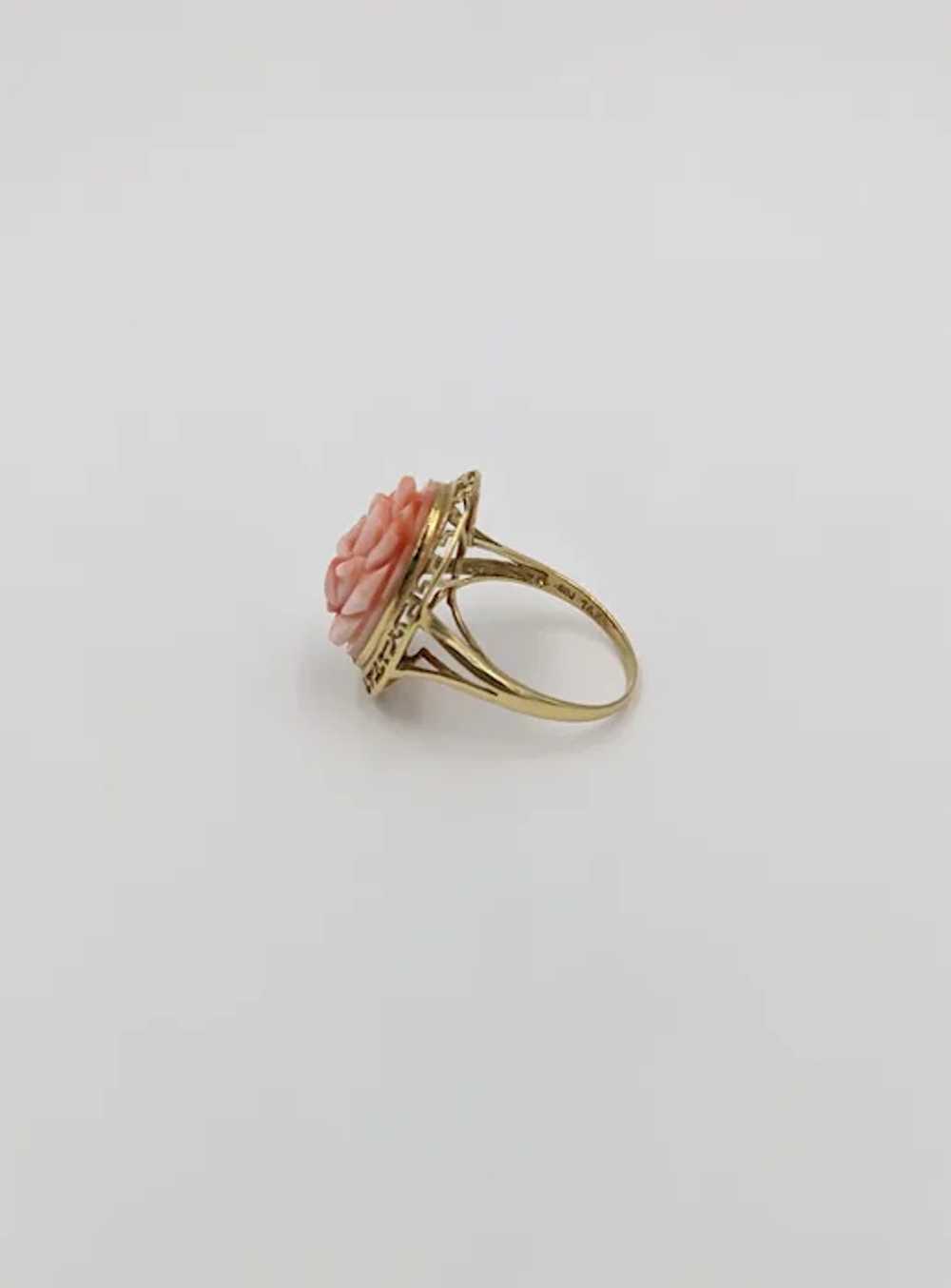 14K Coral Flower Ring Yellow Gold Carved Floral G… - image 6