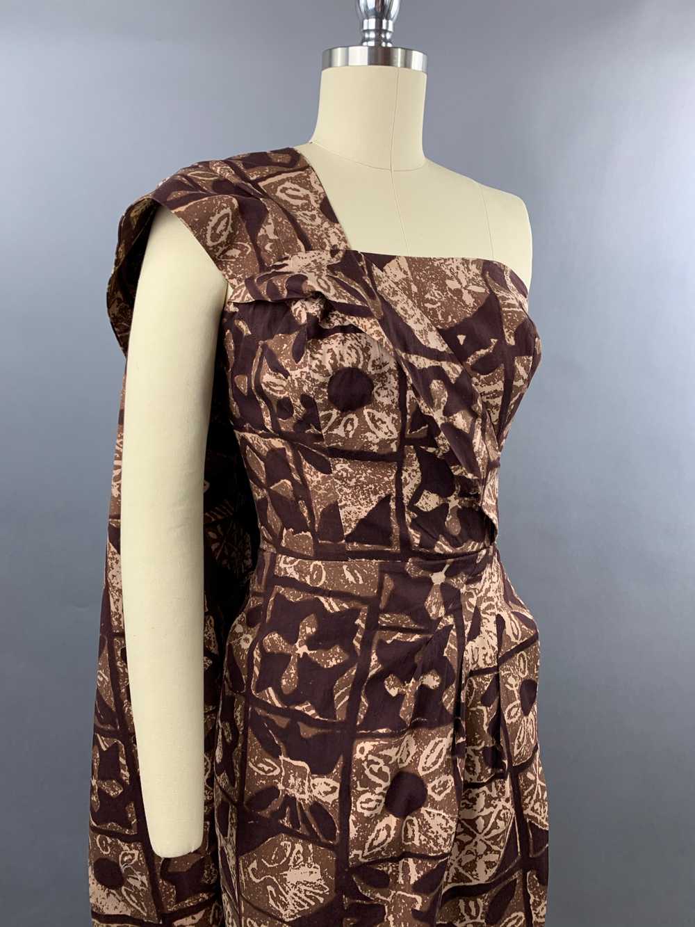 1950s Alfred Shaheen Cotton Tapa Dress and Waterf… - image 10