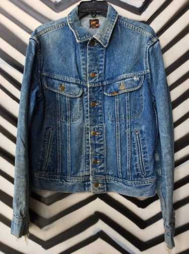 MEDIUM WASH JEAN JACKET