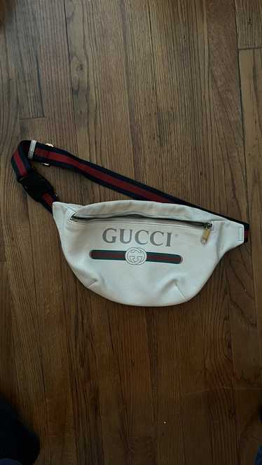 Gucci White leather with Gucci vintage logo