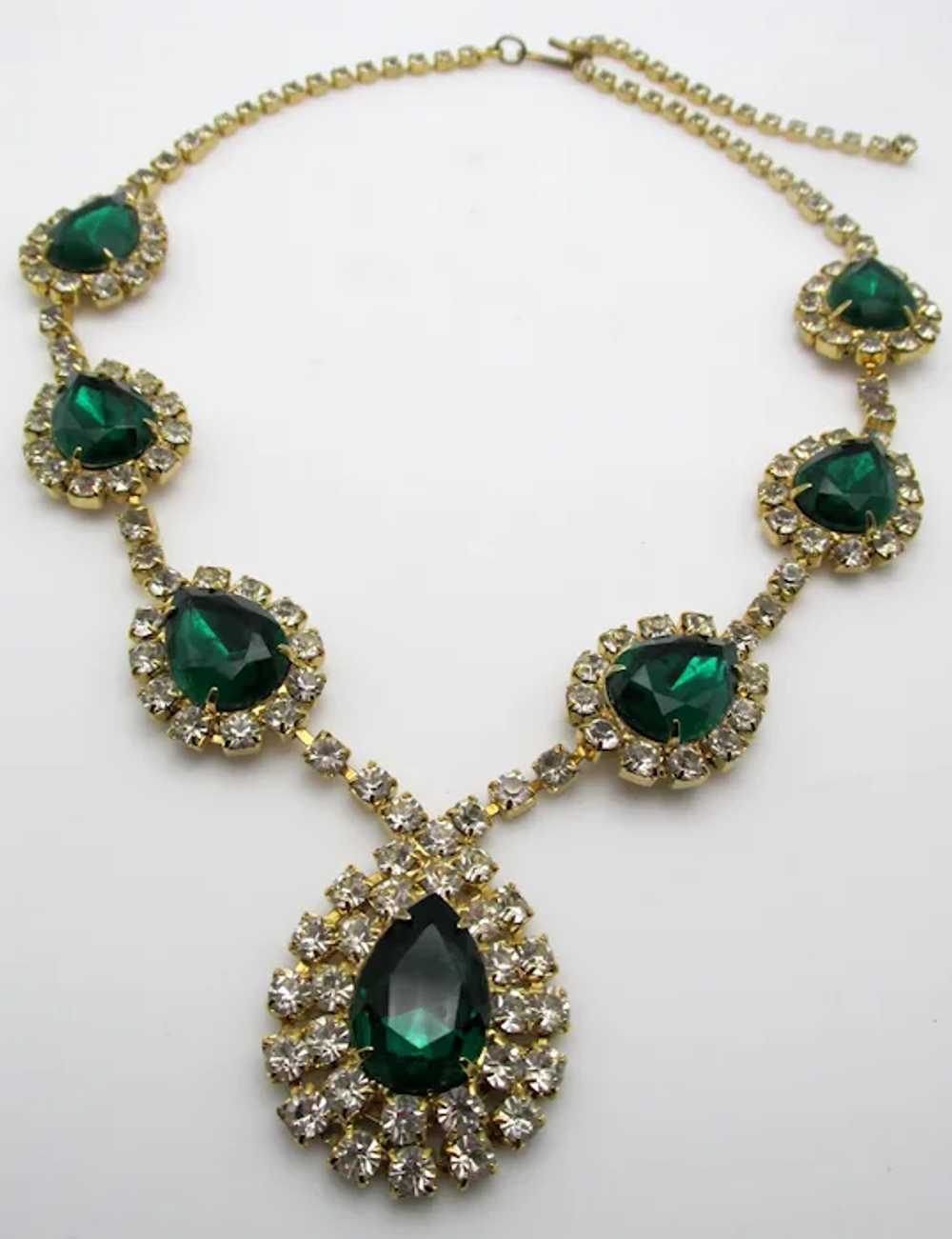 Gorgeous Emerald Green and Crystal Rhinestone Dro… - image 4