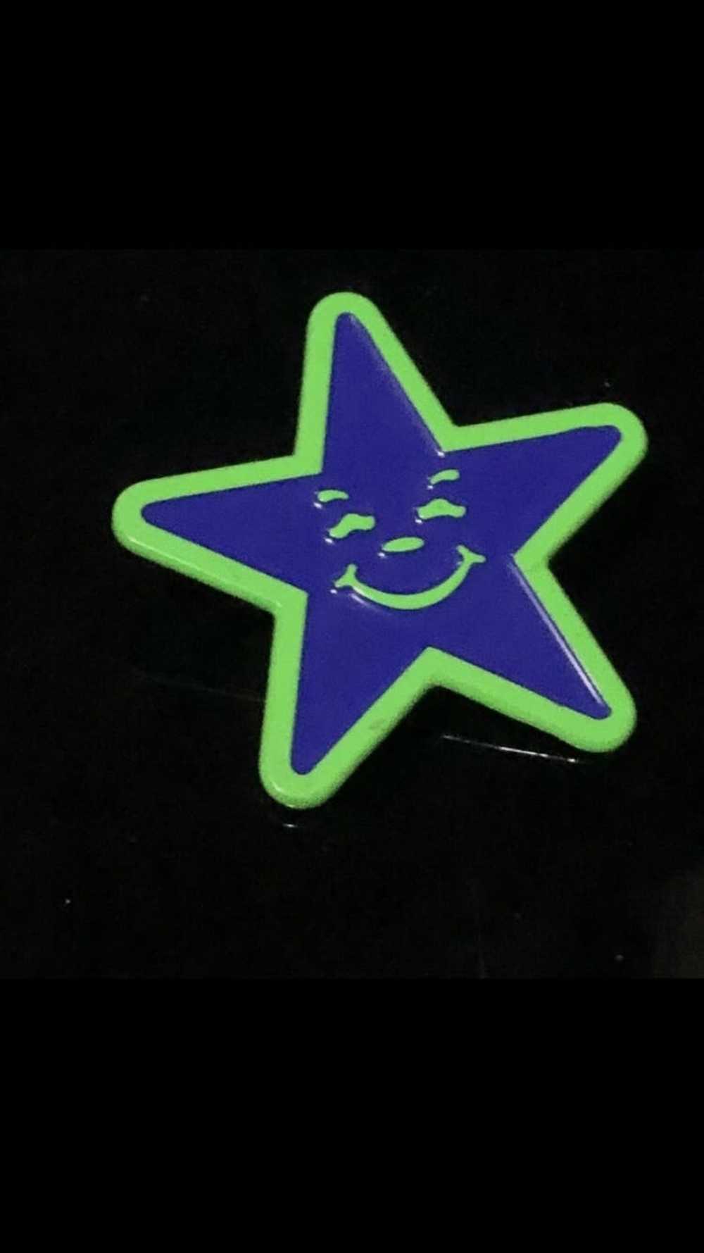 Asspizza ASSPIZZA CARLS JR STAR PIN BRAND NEW RAR… - image 1