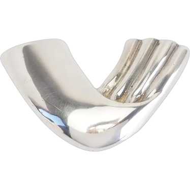 Vintage modern sterling silver abstract V shape pi