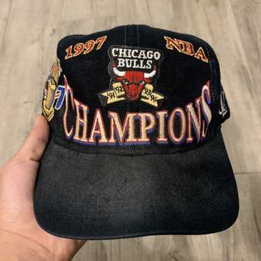 VINTAGE CHICAGO BULLS 1997 NBA CHAMPIONS LOCKER ROOM CAP by: LOGO
