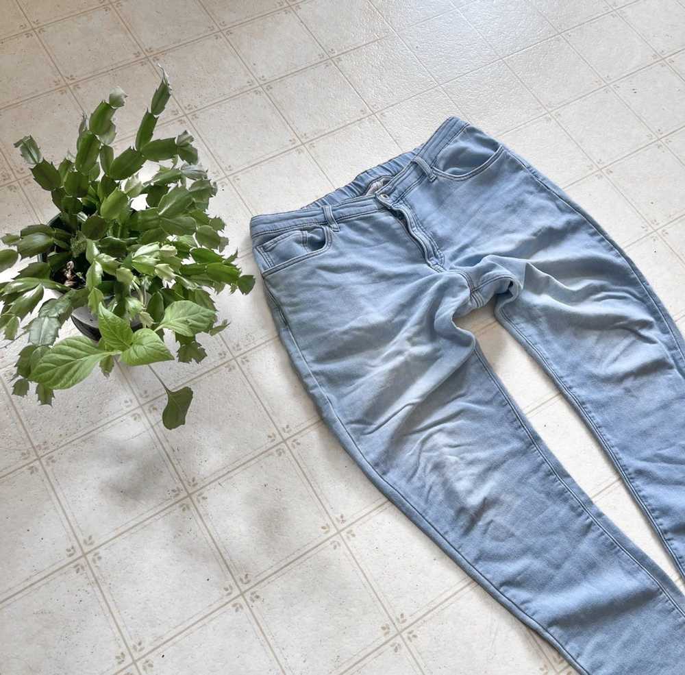 Uniqlo Uniqlo Slim Fit Light Washed Jeans - image 2