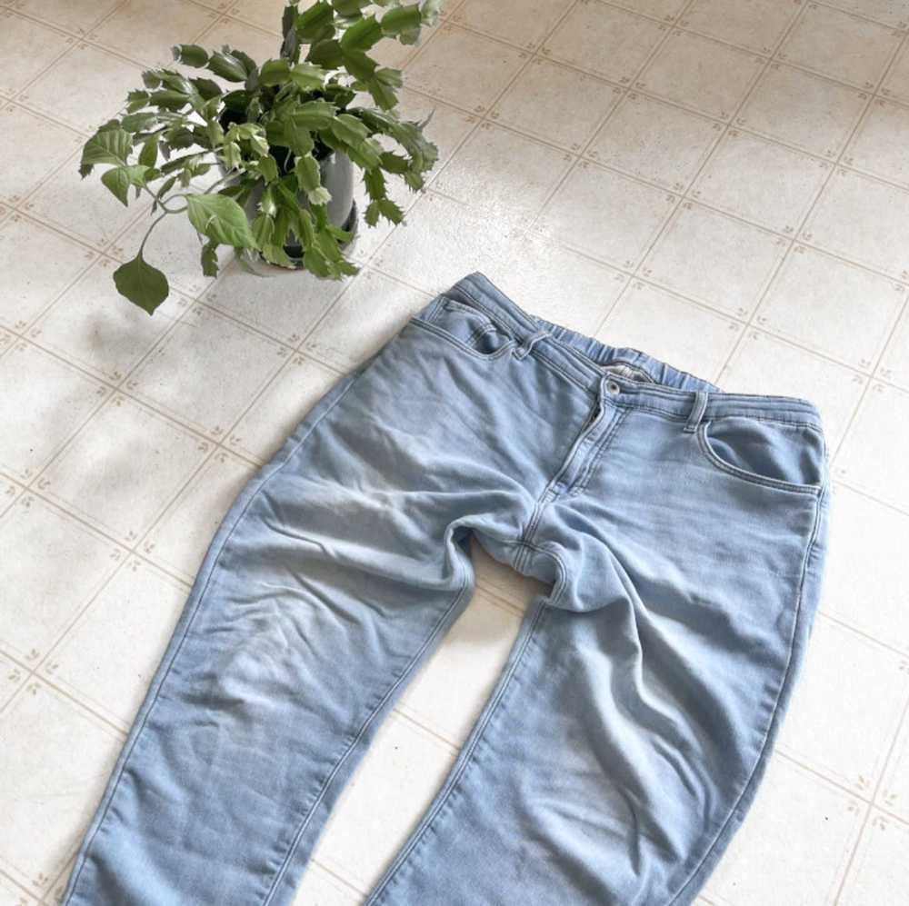 Uniqlo Uniqlo Slim Fit Light Washed Jeans - image 3