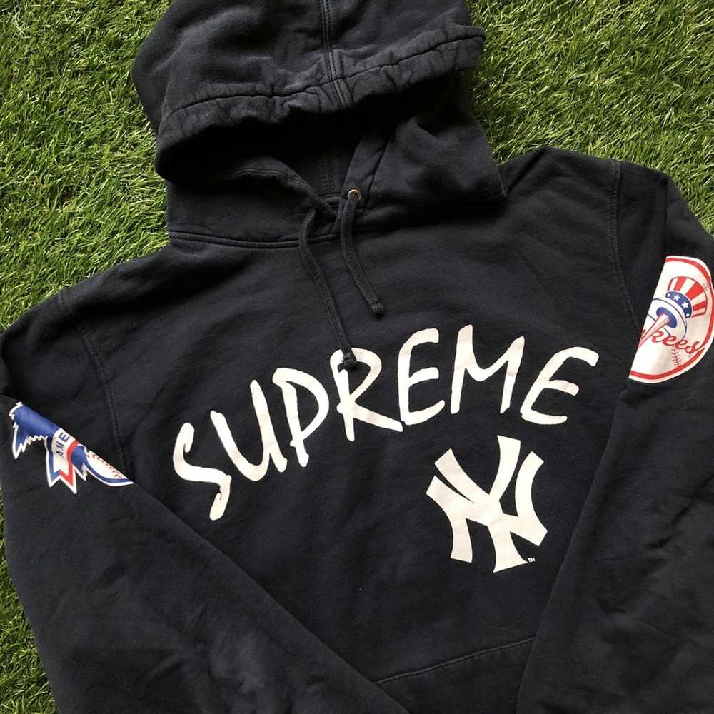 Supreme®️/ New York Yankees™️ Airbrush S/S Top All cotton jersey