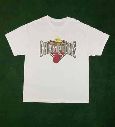 Men's Miami Heat Mitchell & Ness Black Hardwood Classics 2006 Finals  Champions Era T-Shirt