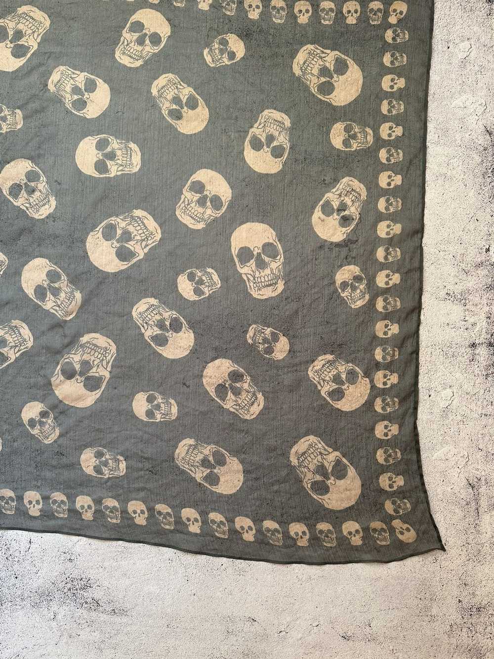 Avant Garde × Japanese Brand Skull scarf grey - image 3