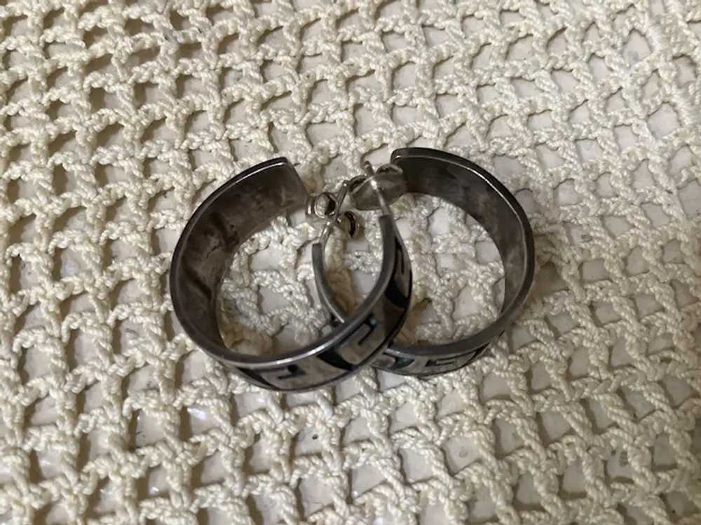 Vintage Chased 1” Hoop Earrings - image 2