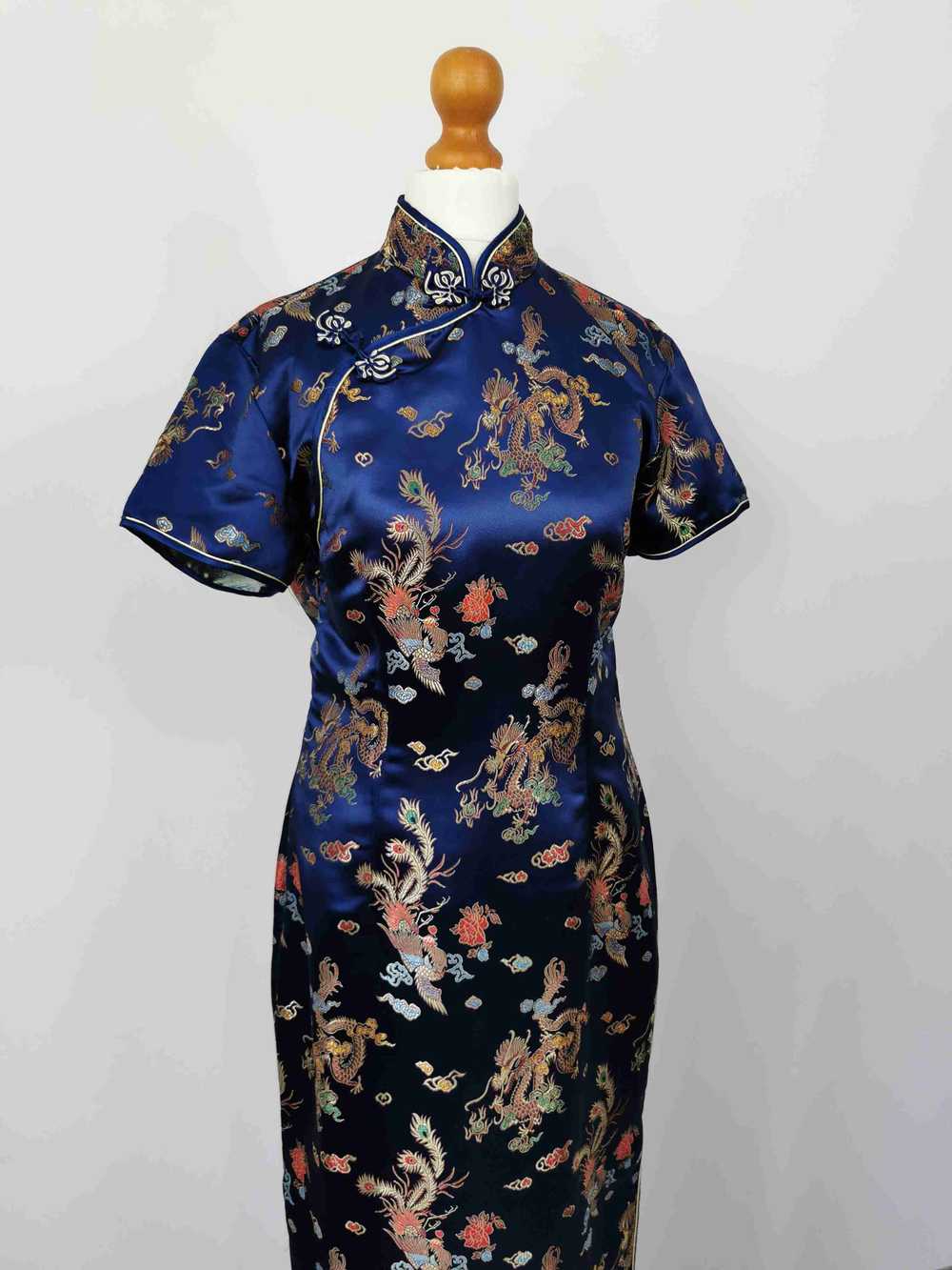 Asian long dress - Long dark blue satin Asian dre… - image 3