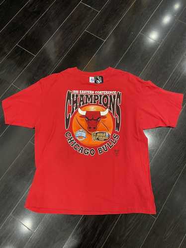 Sk8theGr8  Vintage Chicago Bulls T-Shirt, Supreme Cap, Mitchell