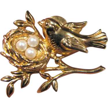 Charming Bird on the Nest w/ Faux Pearl Eggs Broo… - image 1