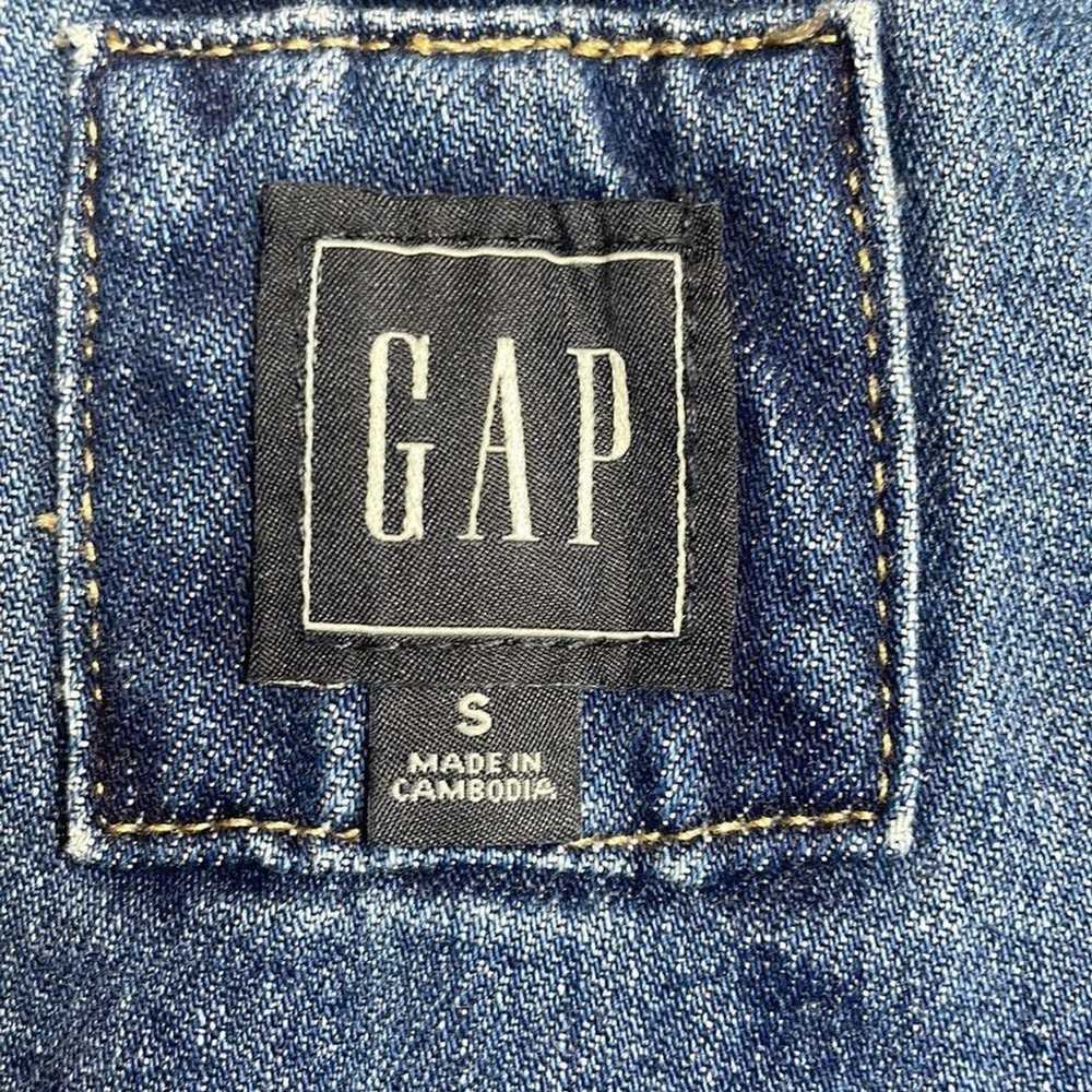 Gap Gap women’s blue denim overall shorts size sm… - image 4