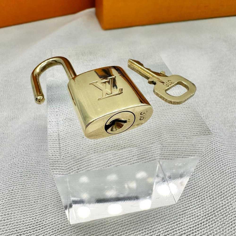 LOUIS VUITTON Cadena Padlock & key brass Silver unisex Used