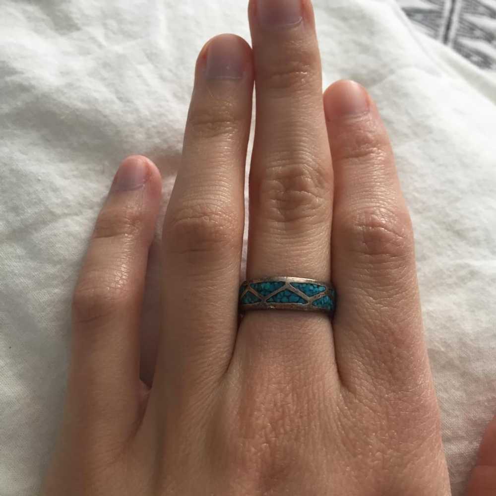 Artisan Made Sterling Silver Turquoise Chip Ring - image 4