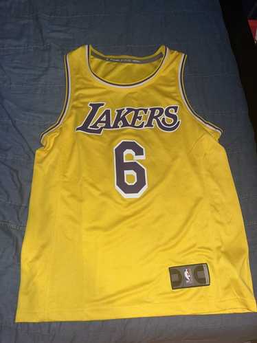 men's Nike Lakers throwback jersey lebron james size xl $110 defect on  front
