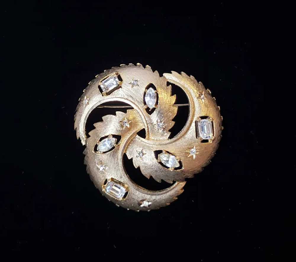 Vintage Spiral Gold-Tone Rhinestone Brooch Pin - image 5