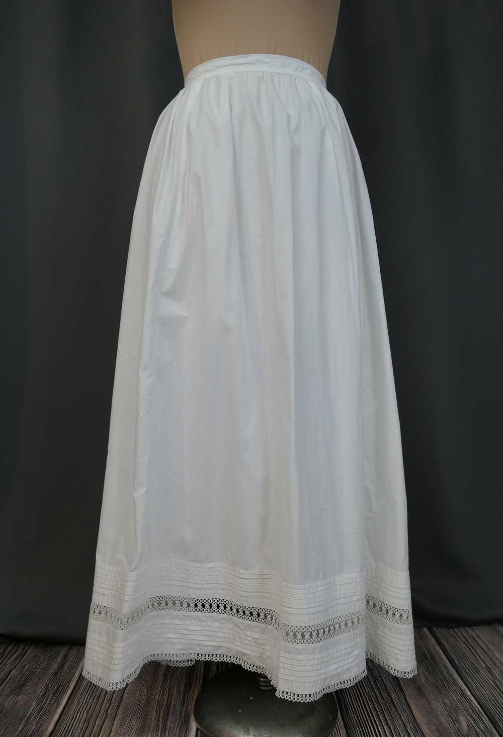Edwardian 1900s White Cotton Petticoat with Tatte… - image 2