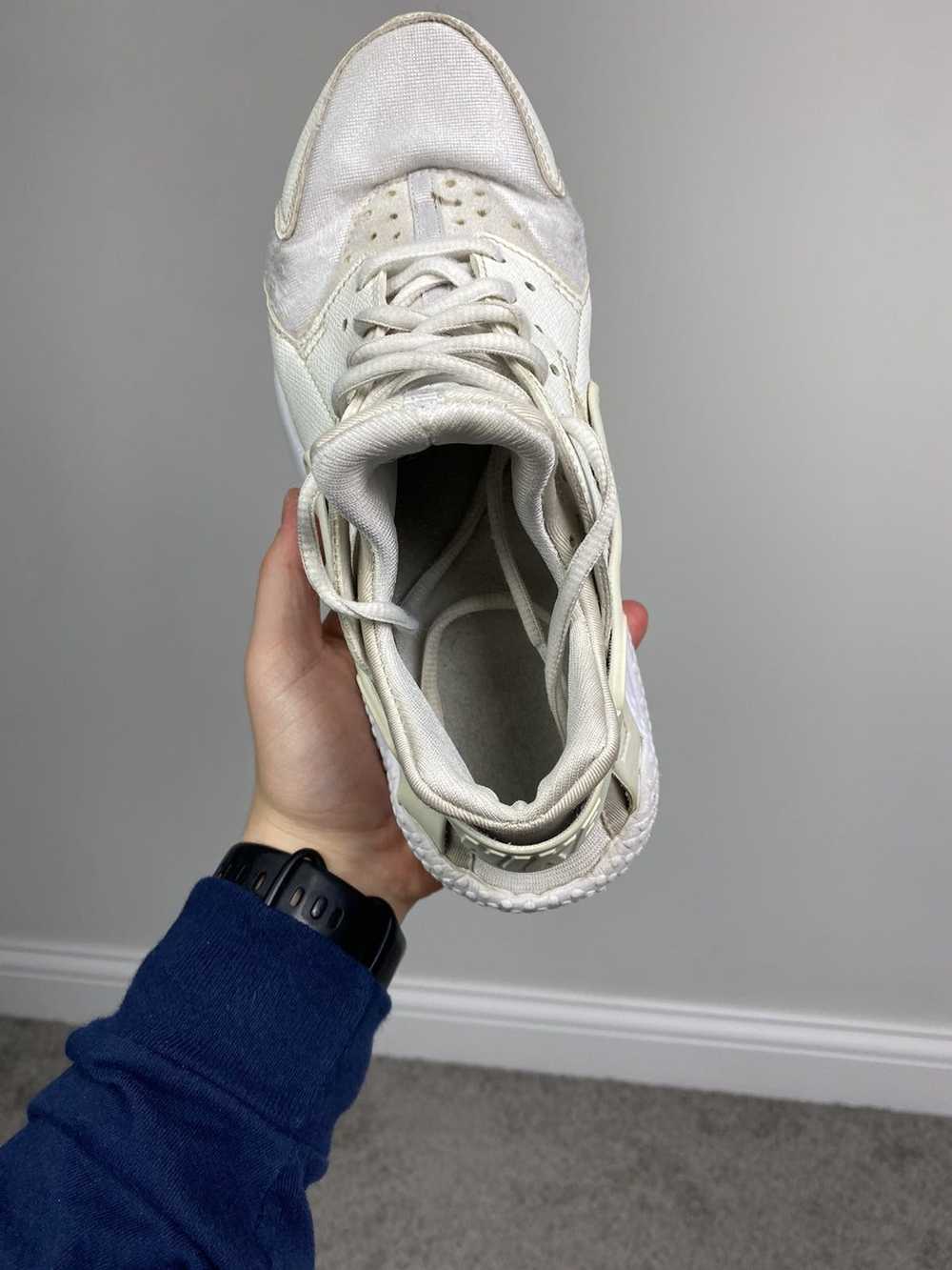 Nike × Sneakers × Streetwear Triple white huarach… - image 8