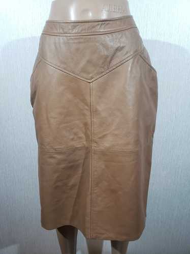 Designer × Movie Stylish brown leather skirt.