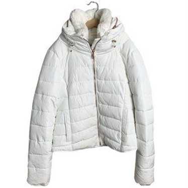 白雪 Bershka Light puffer jacket in white | ASOS