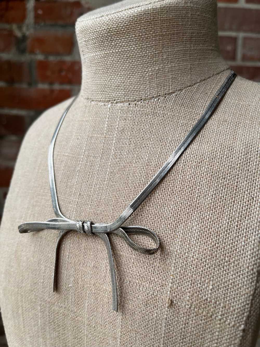 1980s Silver Bow Necklace - image 3