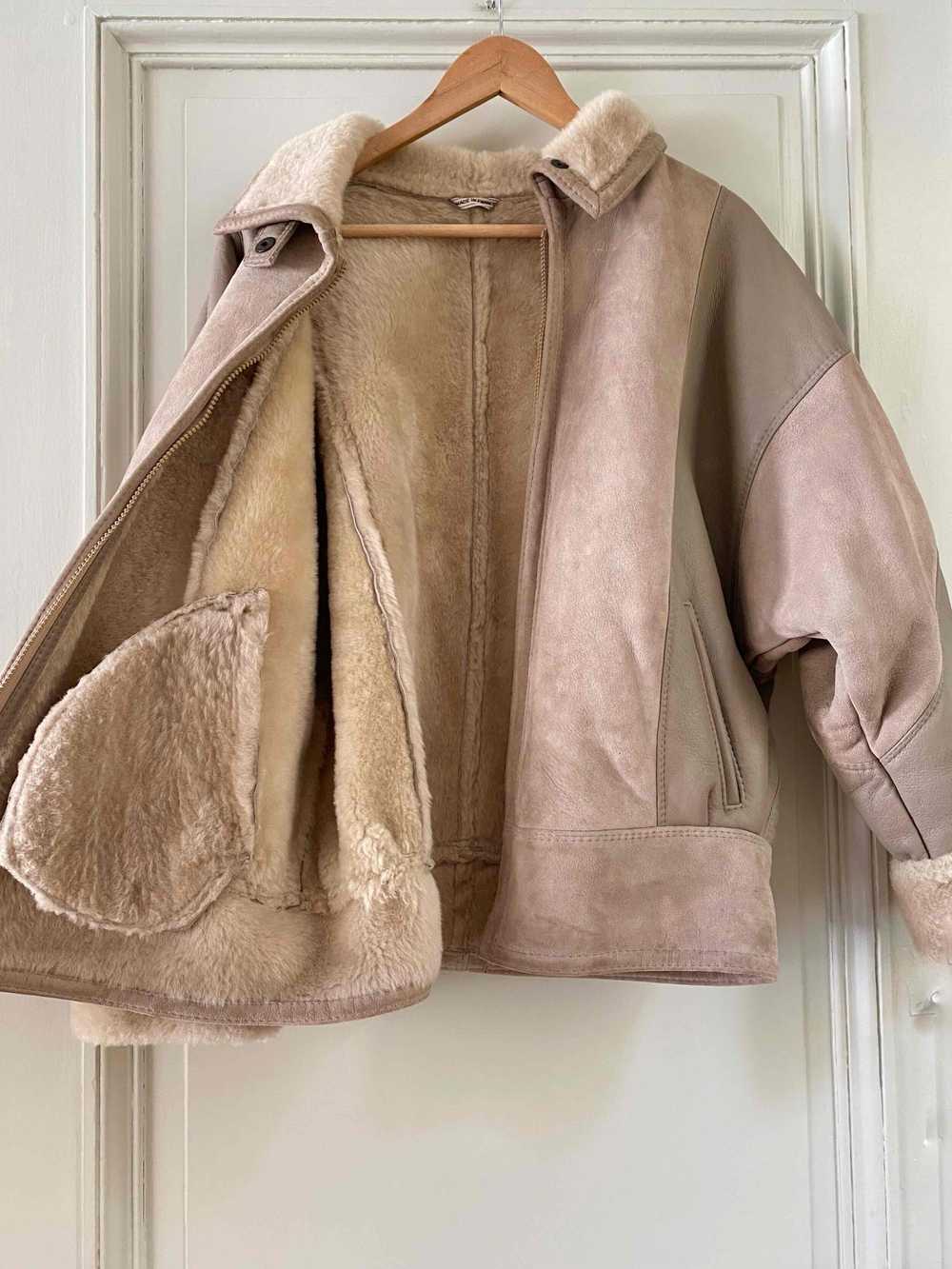 Shearling bomber - Shearling bomber jacket in she… - image 8