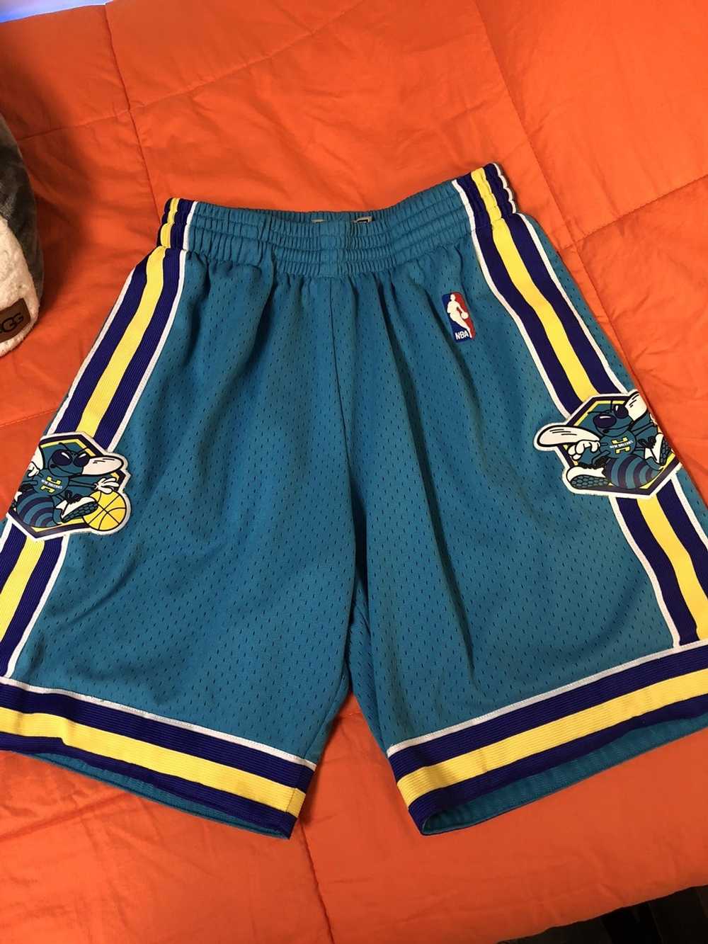 Mitchell & Ness Mitchell & Ness New Orleans Hornets S… - Gem