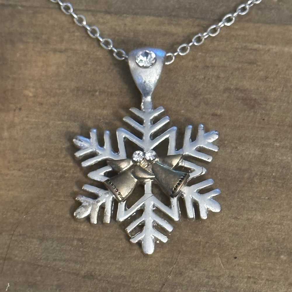 Vintage Vintage Christmas snowflake pendant neckl… - image 3