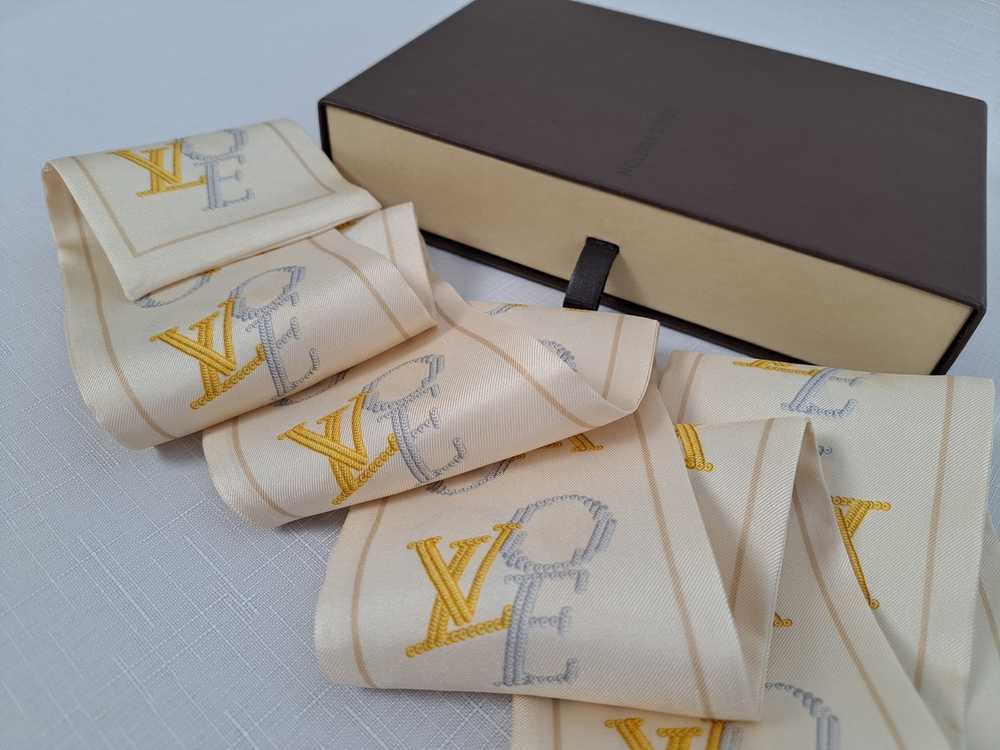 Louis Vuitton Louis Vuitton Love LV silk twilly/b… - image 8