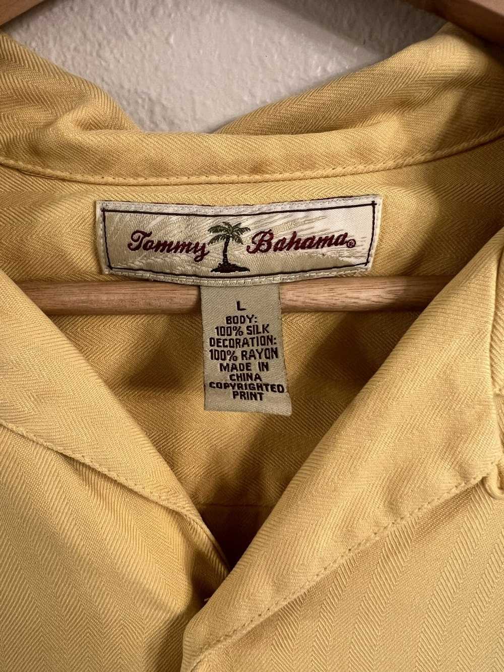 Tommy Bahama Tommy Bahama Hawaiian Shirt with Pat… - image 3