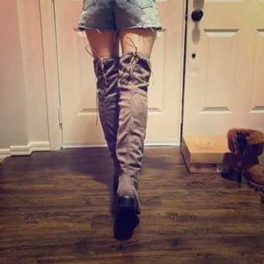 The Same Style With Stuart Weitzman - image 1