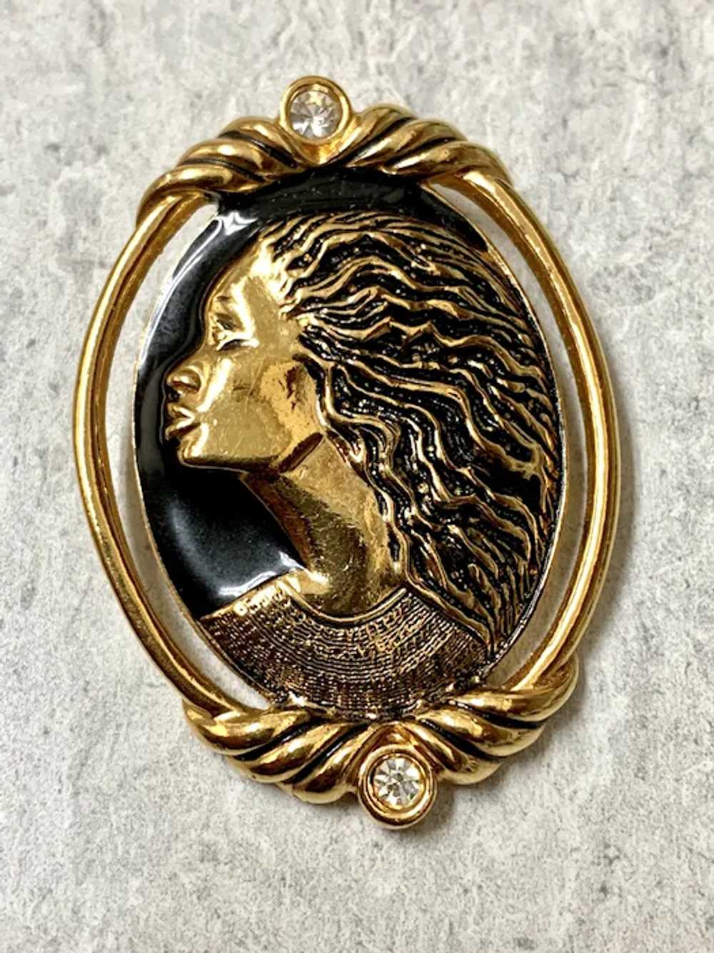 Vintage Coreen Simpson Enamel Cameo Brooch Pin - image 4